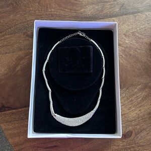 Elegant Silver Necklace with Crystal Accents